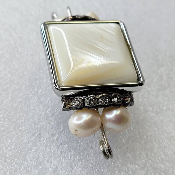 Square Brooch with Faux White Pearls Pin - Picture 6 of 12